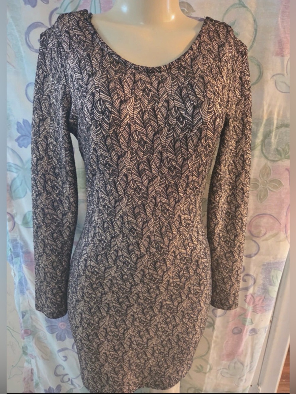 Long Sleeve Black and White Knit Sheath Dress size L